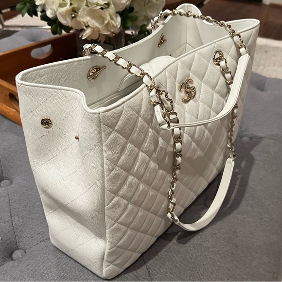 CHANEL shopping bag tote with tags, used once - Picture 3 of 8